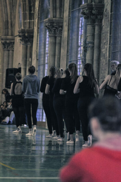 Danseurs en répétition pour le spectacle "L'ile du Paon Flamboyant" au Zénith d'Amiens, avril 2015, produit par l'association Entre-Nous