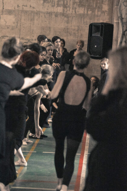 Danseurs en répétition pour le spectacle "L'ile du Paon Flamboyant" au Zénith d'Amiens, avril 2015, produit par l'association Entre-Nous