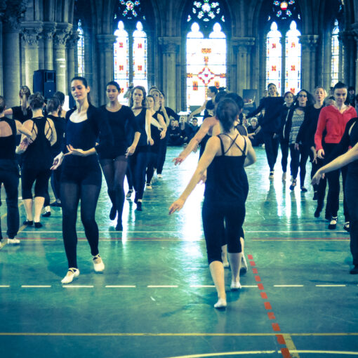 Danseurs en répétition pour le spectacle "L'ile du Paon Flamboyant" au Zénith d'Amiens, avril 2015, produit par l'association Entre-Nous