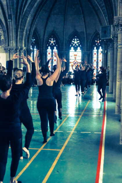 Danseurs en répétition pour le spectacle "L'ile du Paon Flamboyant" au Zénith d'Amiens, avril 2015, produit par l'association Entre-Nous