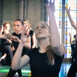 Danseurs en répétition pour le spectacle "L'ile du Paon Flamboyant" au Zénith d'Amiens, avril 2015, produit par l'association Entre-Nous