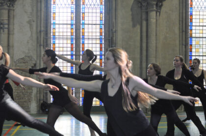 Danseurs en répétition pour le spectacle "L'ile du Paon Flamboyant" au Zénith d'Amiens, avril 2015, produit par l'association Entre-Nous