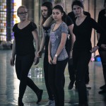 Danseurs en répétition pour le spectacle "L'ile du Paon Flamboyant" au Zénith d'Amiens, avril 2015, produit par l'association Entre-Nous