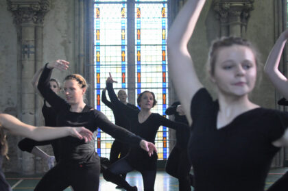 Danseurs en répétition pour le spectacle "L'ile du Paon Flamboyant" au Zénith d'Amiens, avril 2015, produit par l'association Entre-Nous