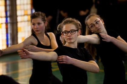 Danseurs en répétition pour le spectacle "L'ile du Paon Flamboyant" au Zénith d'Amiens, avril 2015, produit par l'association Entre-Nous