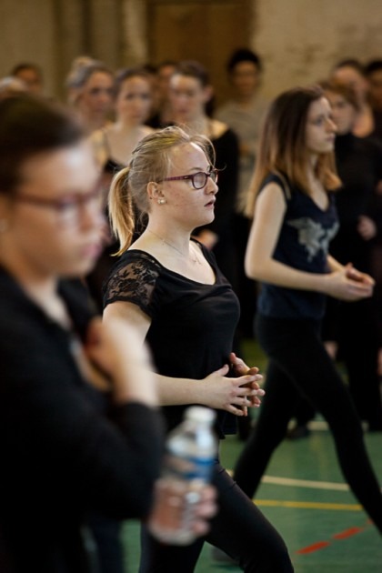 Danseurs en répétition pour le spectacle "L'ile du Paon Flamboyant" au Zénith d'Amiens, avril 2015, produit par l'association Entre-Nous