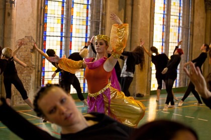 Danseurs en répétition pour le spectacle "L'ile du Paon Flamboyant" au Zénith d'Amiens, avril 2015, produit par l'association Entre-Nous