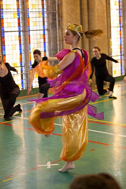 Danseurs en répétition pour le spectacle "L'ile du Paon Flamboyant" au Zénith d'Amiens, avril 2015, produit par l'association Entre-Nous