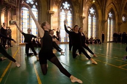 Danseurs en répétition pour le spectacle "L'ile du Paon Flamboyant" au Zénith d'Amiens, avril 2015, produit par l'association Entre-Nous