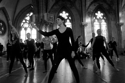 Danseurs en répétition pour le spectacle "L'ile du Paon Flamboyant" au Zénith d'Amiens, avril 2015, produit par l'association Entre-Nous