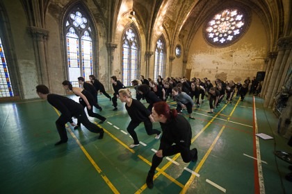Danseurs en répétition pour le spectacle "L'ile du Paon Flamboyant" au Zénith d'Amiens, avril 2015, produit par l'association Entre-Nous