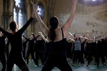 Danseurs en répétition pour le spectacle "L'ile du Paon Flamboyant" au Zénith d'Amiens, avril 2015, produit par l'association Entre-Nous
