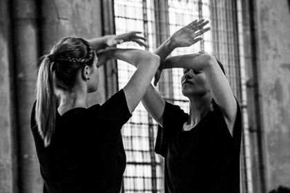 Danseurs en répétition pour le spectacle "L'ile du Paon Flamboyant" au Zénith d'Amiens, avril 2015, produit par l'association Entre-Nous