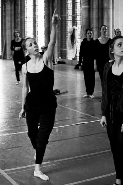 Danseurs en répétition pour le spectacle "L'ile du Paon Flamboyant" au Zénith d'Amiens, avril 2015, produit par l'association Entre-Nous