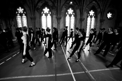 Danseurs en répétition pour le spectacle "L'ile du Paon Flamboyant" au Zénith d'Amiens, avril 2015, produit par l'association Entre-Nous