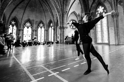 Danseurs en répétition pour le spectacle "L'ile du Paon Flamboyant" au Zénith d'Amiens, avril 2015, produit par l'association Entre-Nous