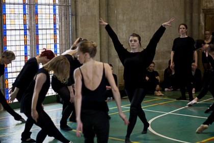 Danseurs en répétition pour le spectacle "L'ile du Paon Flamboyant" au Zénith d'Amiens, avril 2015, produit par l'association Entre-Nous