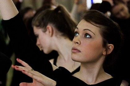 Danseurs en répétition pour le spectacle "L'ile du Paon Flamboyant" au Zénith d'Amiens, avril 2015, produit par l'association Entre-Nous