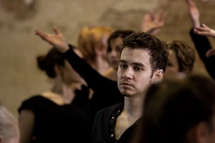 Danseurs en répétition pour le spectacle "L'ile du Paon Flamboyant" au Zénith d'Amiens, avril 2015, produit par l'association Entre-Nous