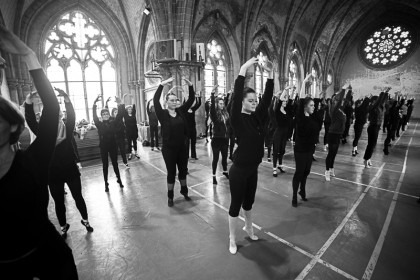 Danseurs en répétition pour le spectacle "L'ile du Paon Flamboyant" au Zénith d'Amiens, avril 2015, produit par l'association Entre-Nous