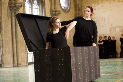 Danseurs en répétition pour le spectacle "L'ile du Paon Flamboyant" au Zénith d'Amiens, avril 2015, produit par l'association Entre-Nous