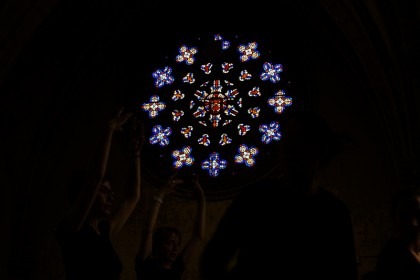 Danseurs en répétition pour le spectacle "L'ile du Paon Flamboyant" au Zénith d'Amiens, avril 2015, produit par l'association Entre-Nous