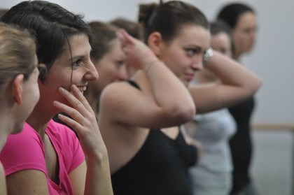 Danseurs en répétition pour le spectacle "L'ile du Paon Flamboyant" au Zénith d'Amiens, avril 2015, produit par l'association Entre-Nous