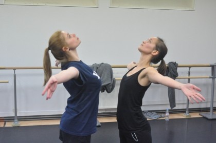 Danseurs en répétition pour le spectacle "L'ile du Paon Flamboyant" au Zénith d'Amiens, avril 2015, produit par l'association Entre-Nous