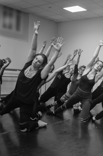 Danseurs en répétition pour le spectacle "L'ile du Paon Flamboyant" au Zénith d'Amiens, avril 2015, produit par l'association Entre-Nous