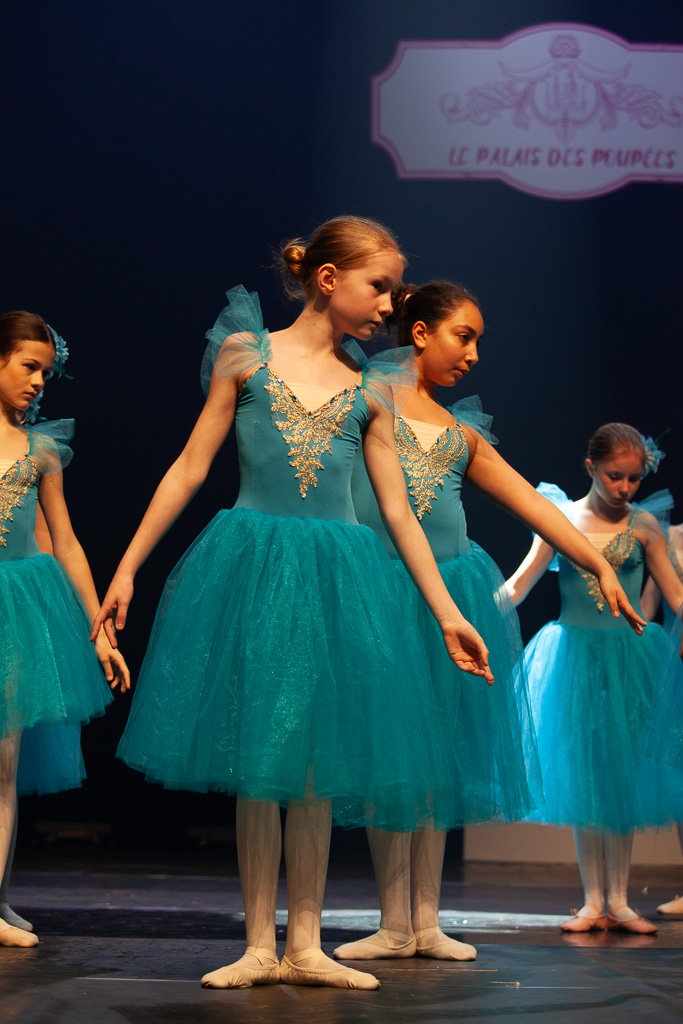 Extrait du spectacle de Danse "La Poupée de Chiffon" produit par l'association Entre-Nous au Zénith d'Amiens