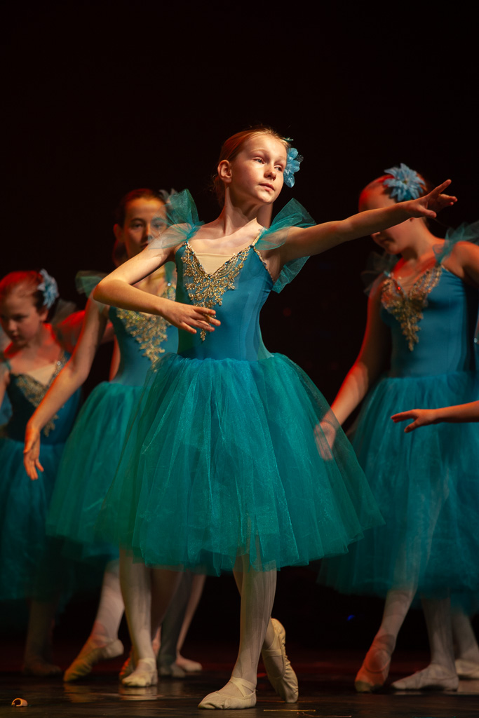 Extrait du spectacle de Danse "La Poupée de Chiffon" produit par l'association Entre-Nous au Zénith d'Amiens