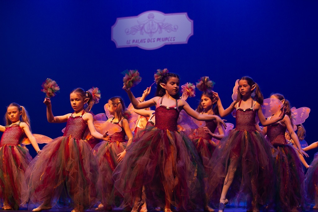 Extrait du spectacle de Danse "La Poupée de Chiffon" produit par l'association Entre-Nous au Zénith d'Amiens