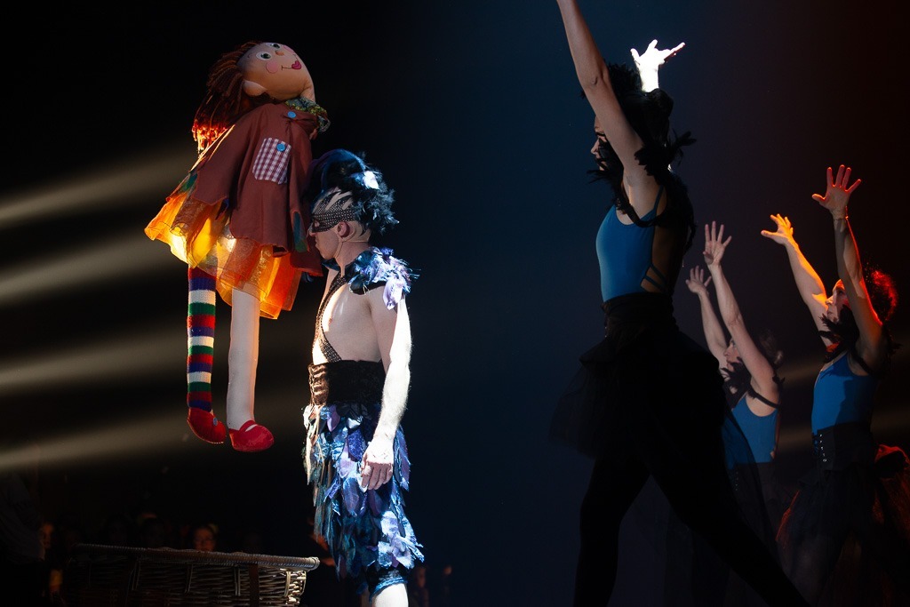 Extrait du spectacle de Danse "La Poupée de Chiffon" produit par l'association Entre-Nous au Zénith d'Amiens