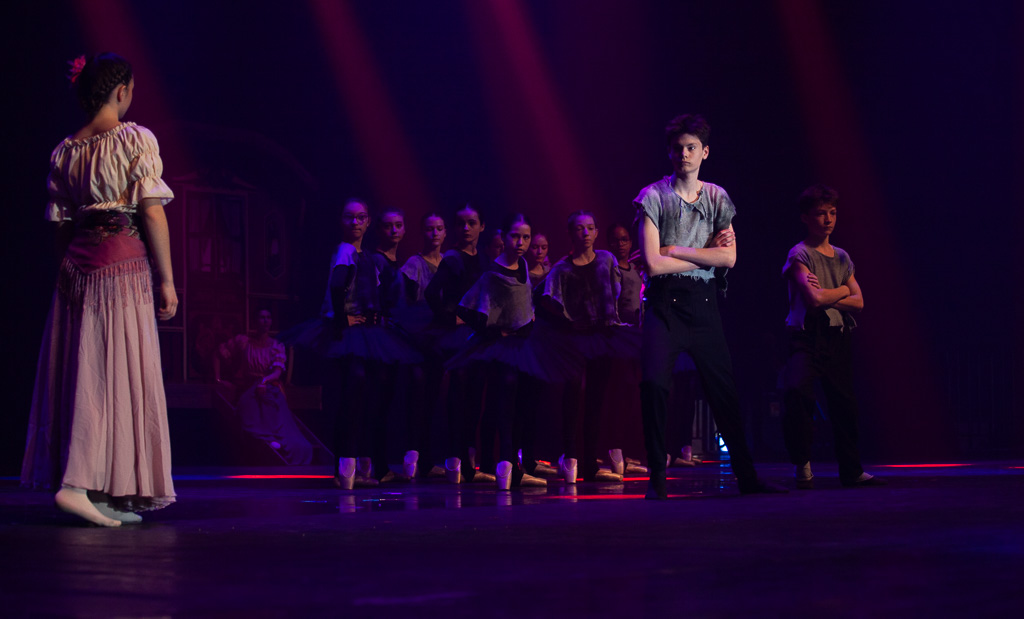 Extrait du spectacle de Danse "La Poupée de Chiffon" produit par l'association Entre-Nous au Zénith d'Amiens