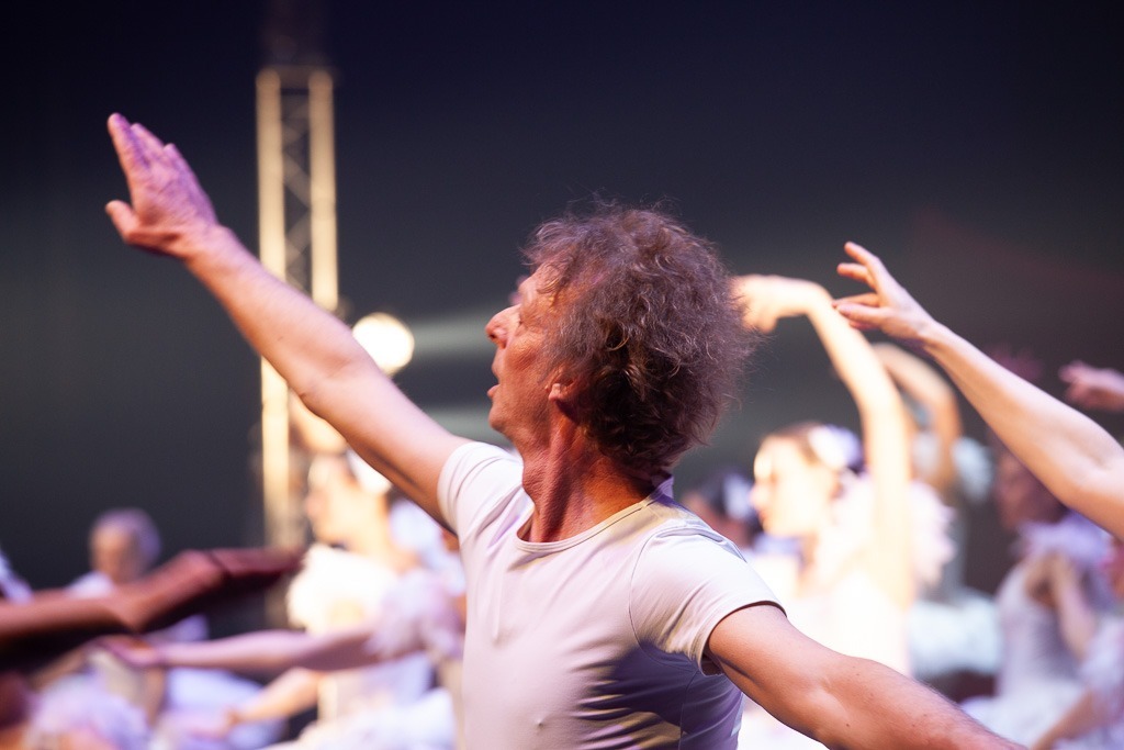 Extrait du spectacle de Danse "La Poupée de Chiffon" produit par l'association Entre-Nous au Zénith d'Amiens
