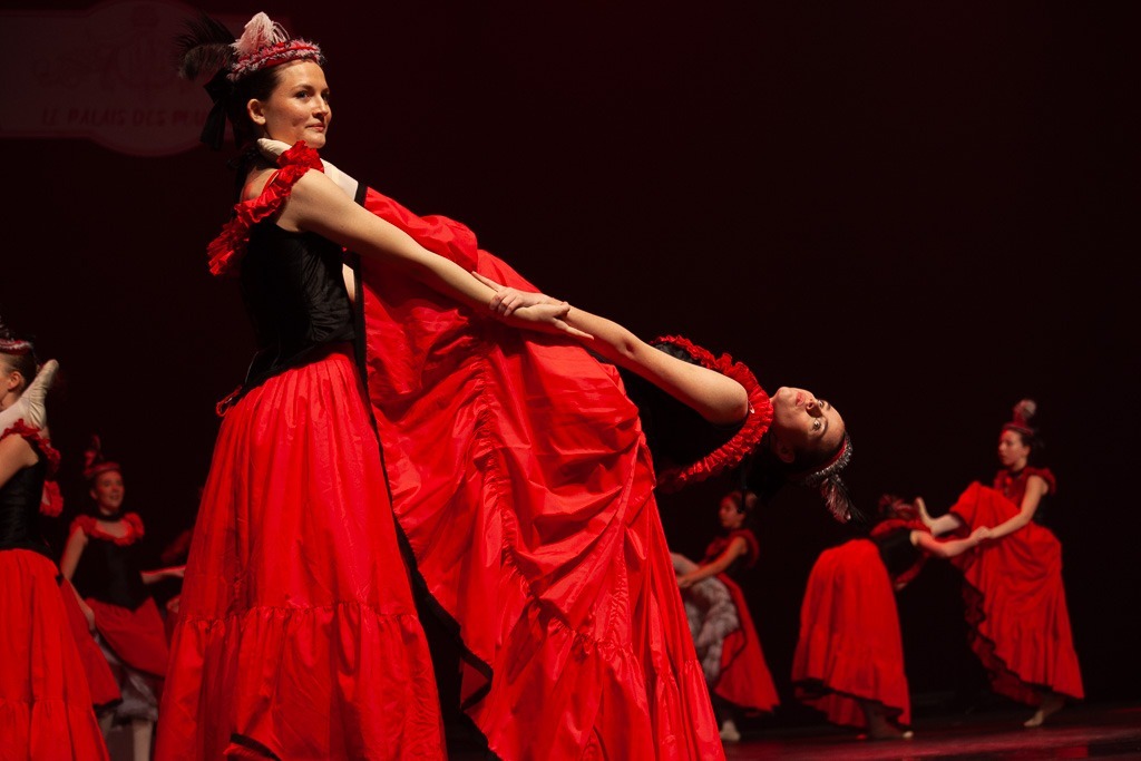 Extrait du spectacle de Danse "La Poupée de Chiffon" produit par l'association Entre-Nous au Zénith d'Amiens