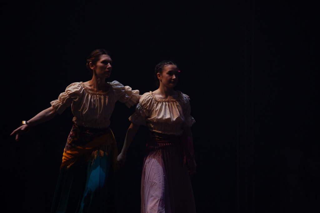 Extrait du spectacle de Danse "La Poupée de Chiffon" produit par l'association Entre-Nous au Zénith d'Amiens