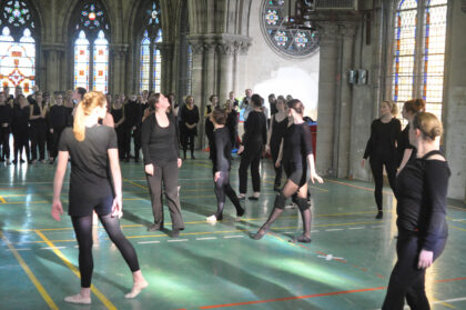 Danseurs en répétition pour le spectacle "L'ile du Paon Flamboyant" au Zénith d'Amiens, avril 2015, produit par l'association Entre-Nous
